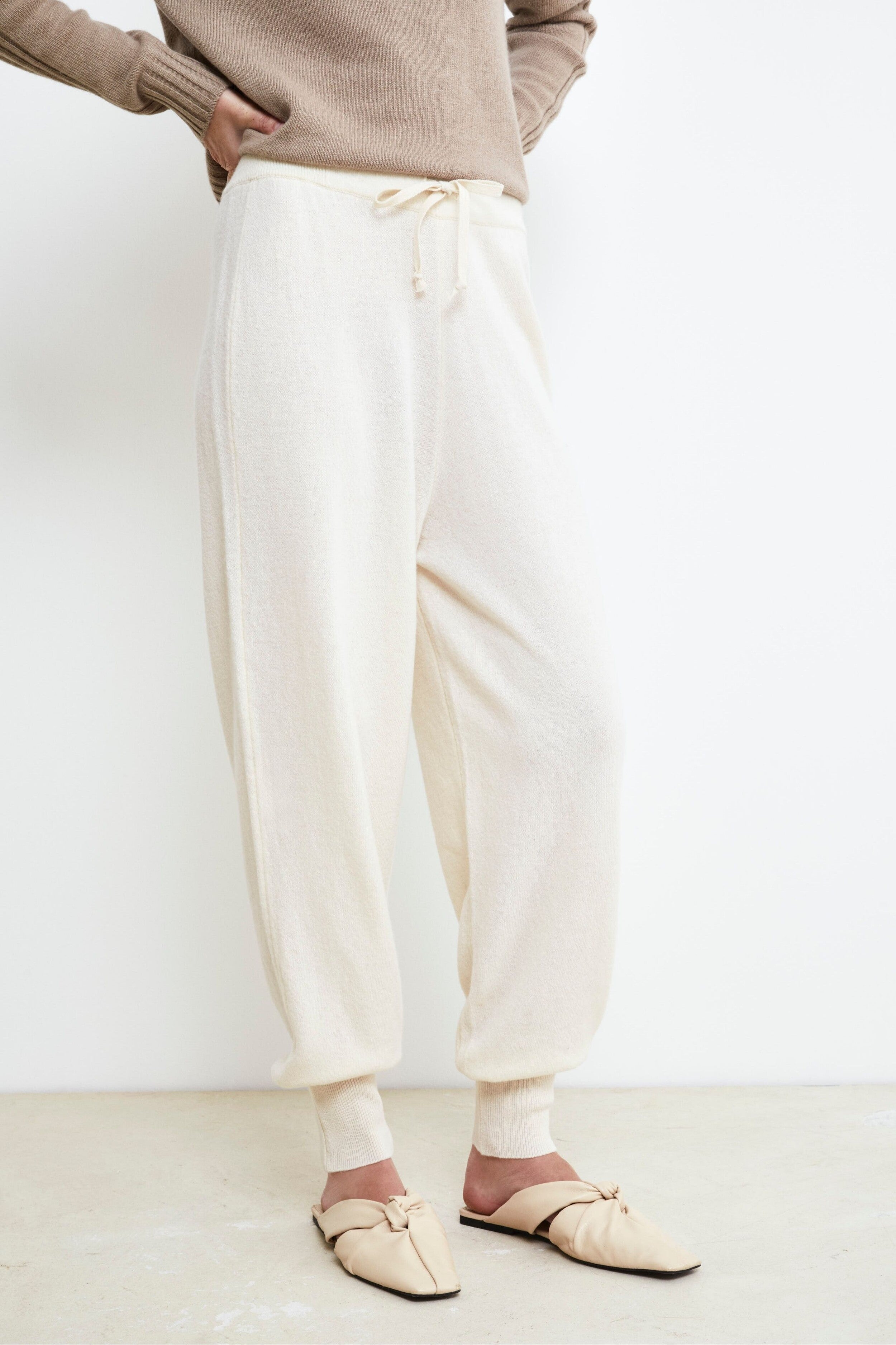 Wool and Cashmere Jogger Pants - Cream white