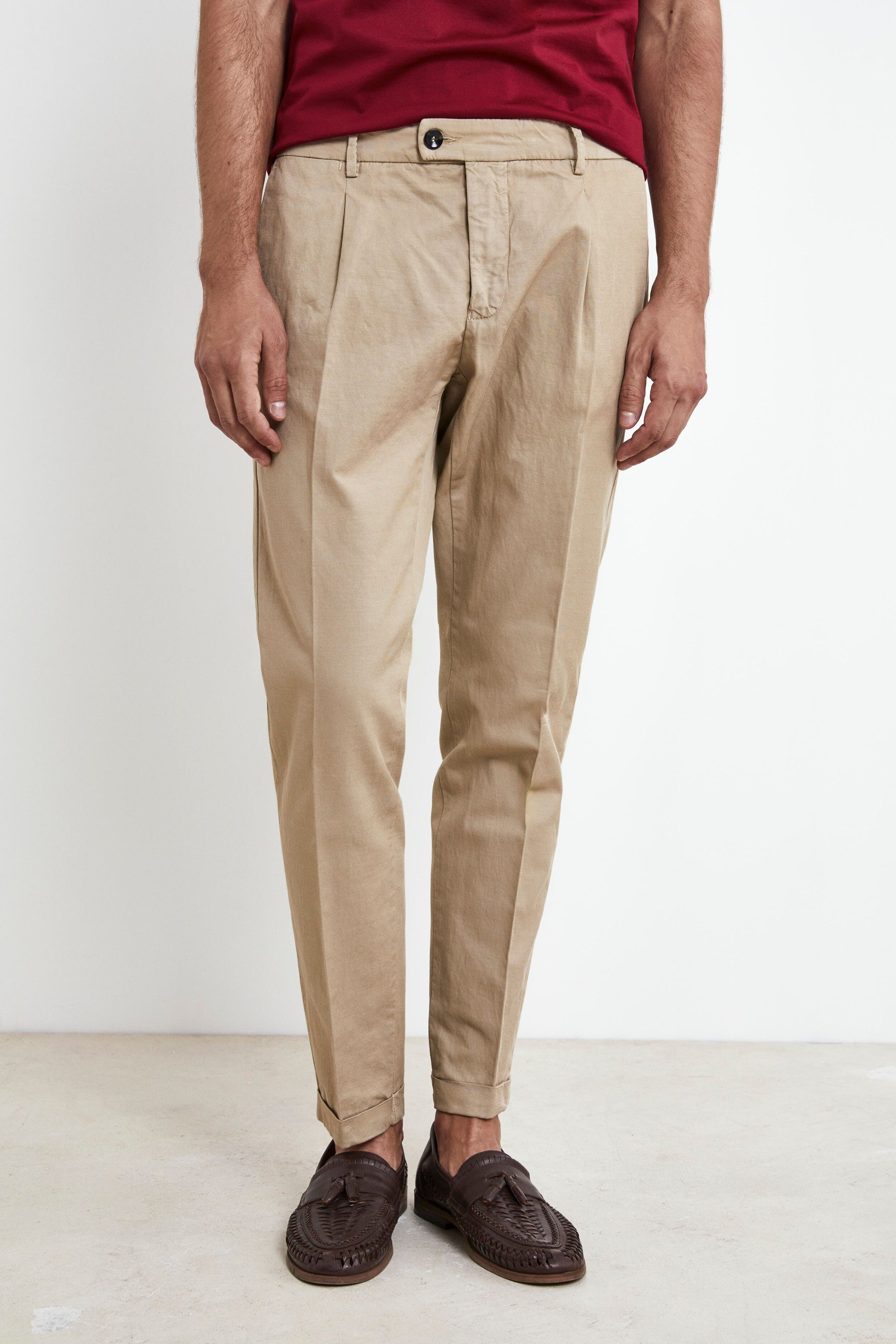 Pantaloni con pinces in cotone - BEIGE