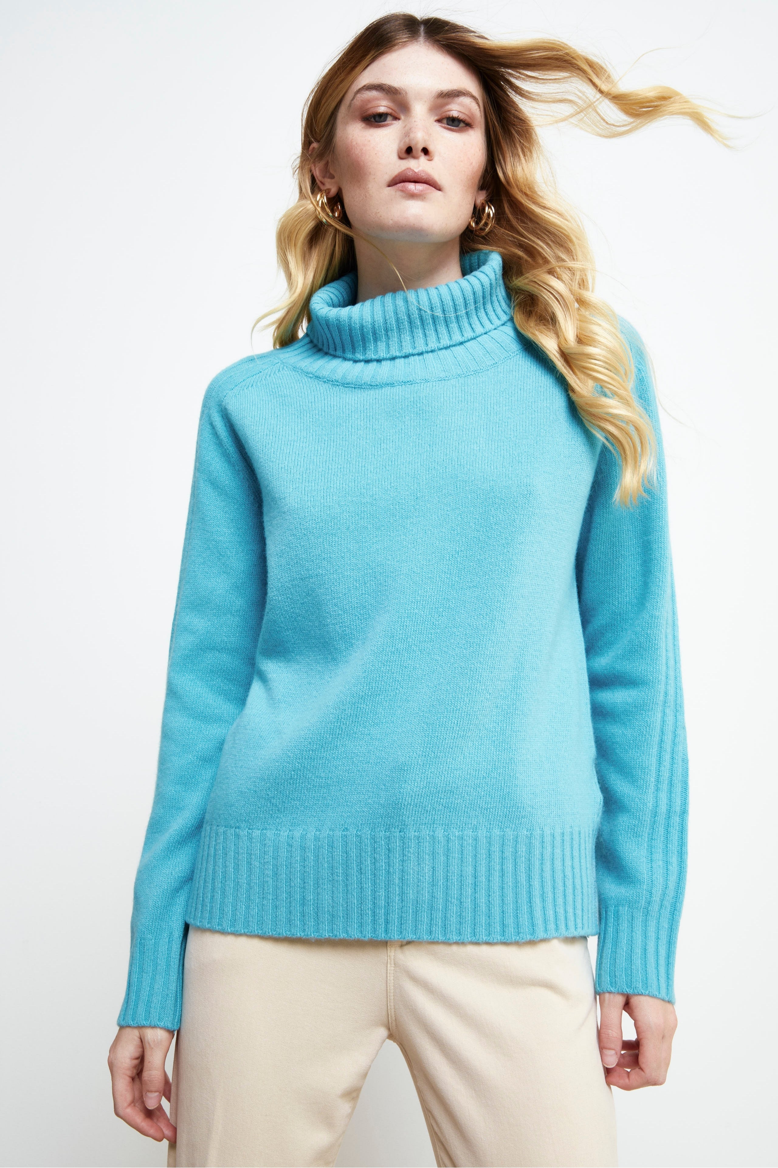 Raglan Turtleneck in Wool and Cashmere - aquamarine