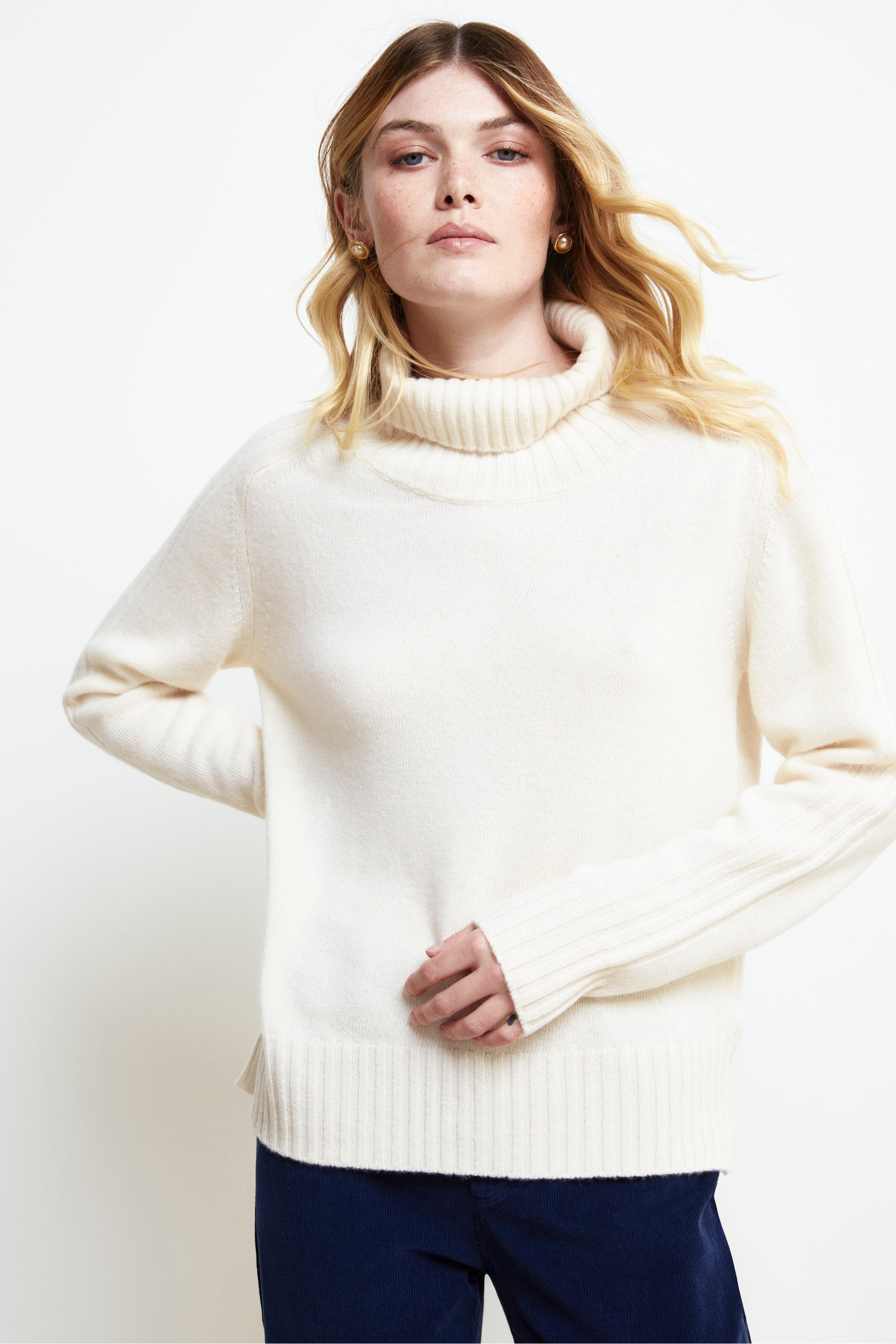 Raglan Turtleneck in Wool and Cashmere - Cream white