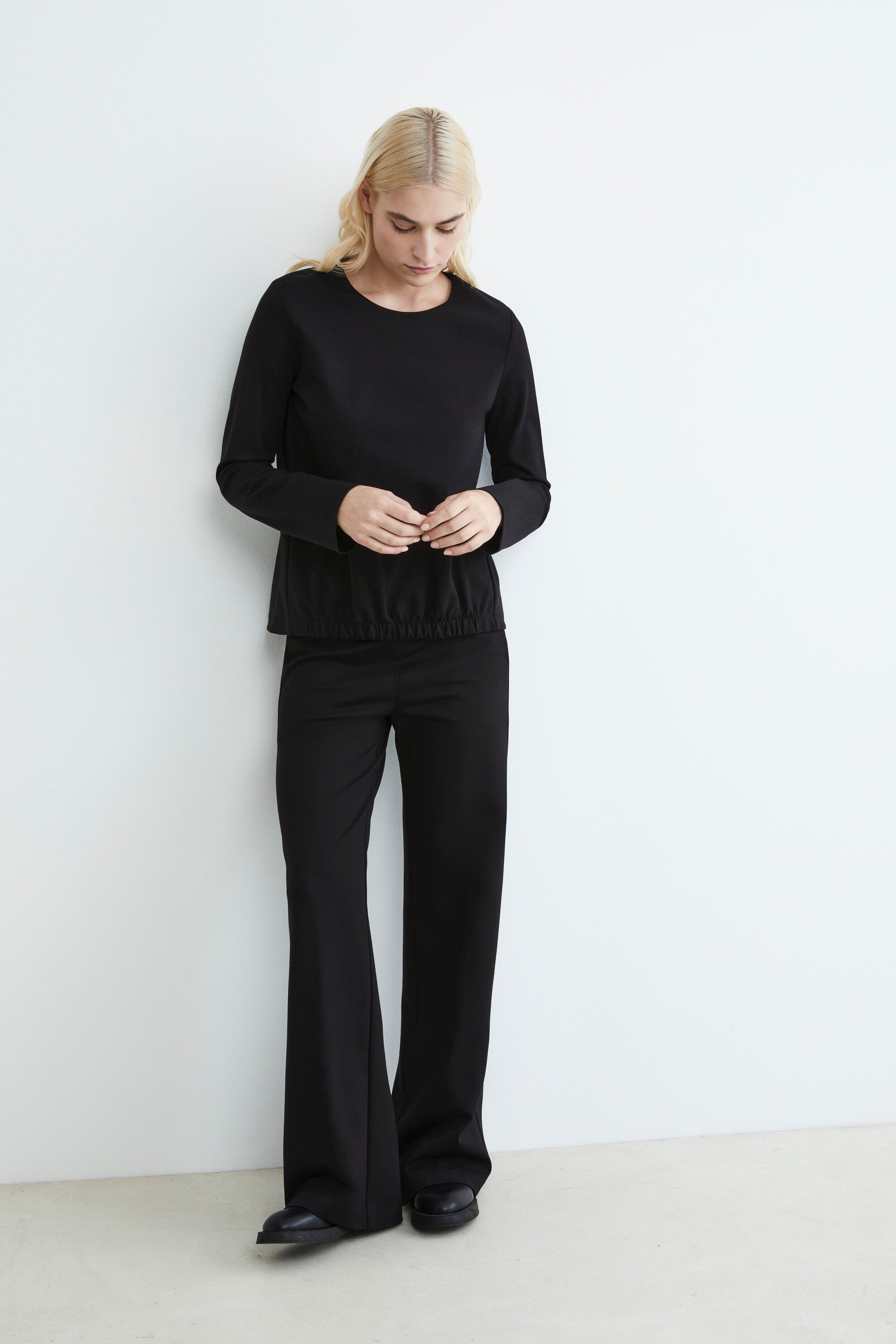 Jumper with elastic at the bottom - BLACK