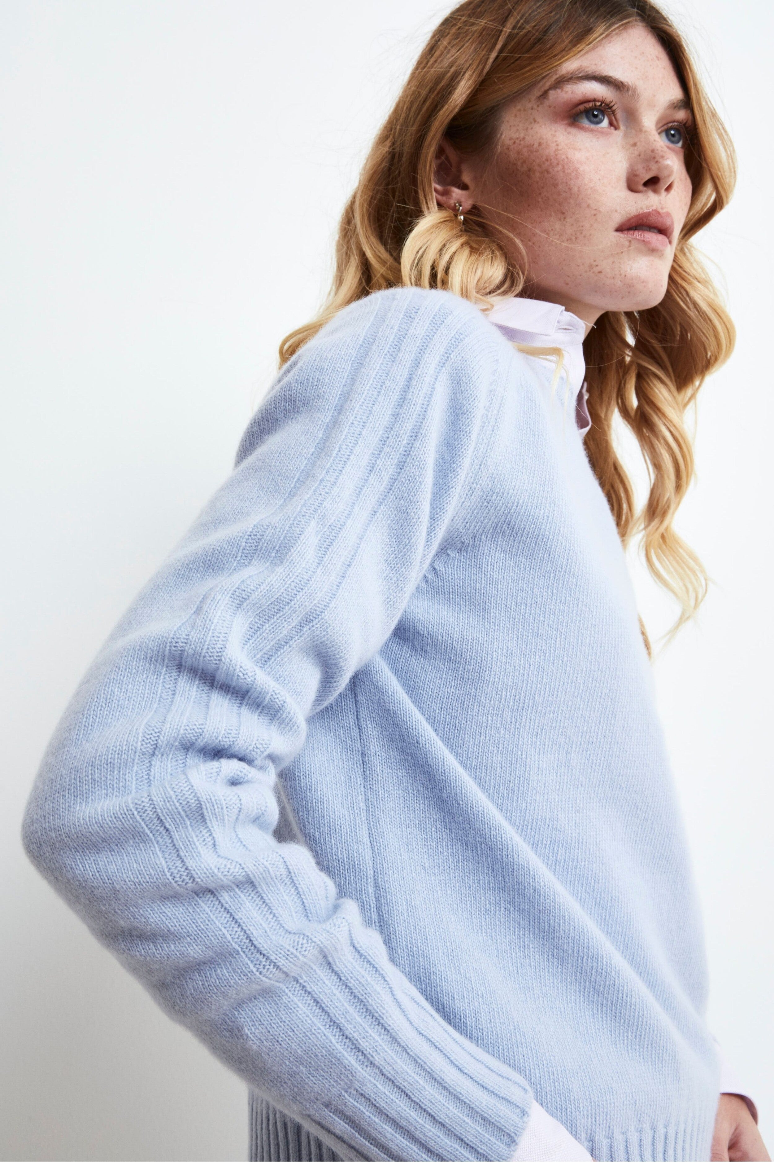 Wool and cashmere sweater with boat neckline - Light blue