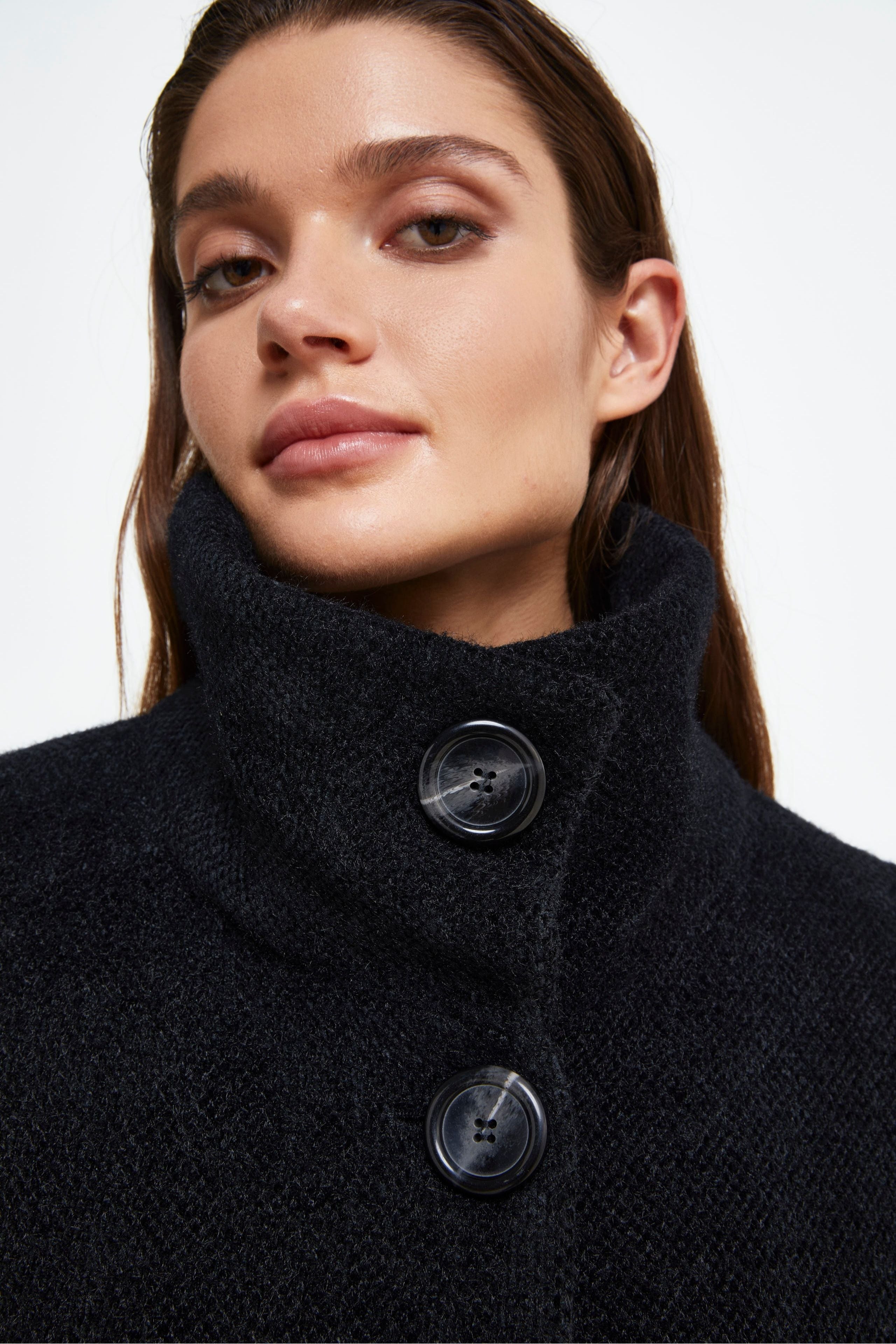 Cappotto Collo Alto con Bottoni - NERO