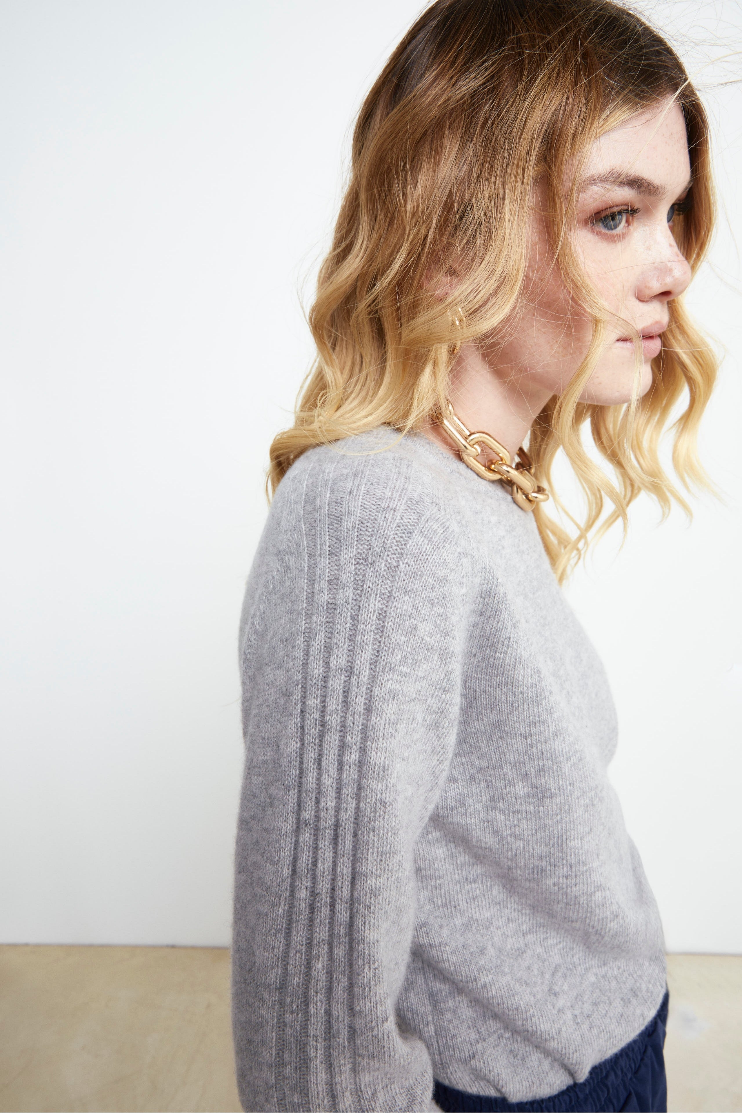 Wool and cashmere sweater with boat neckline - Ash grey