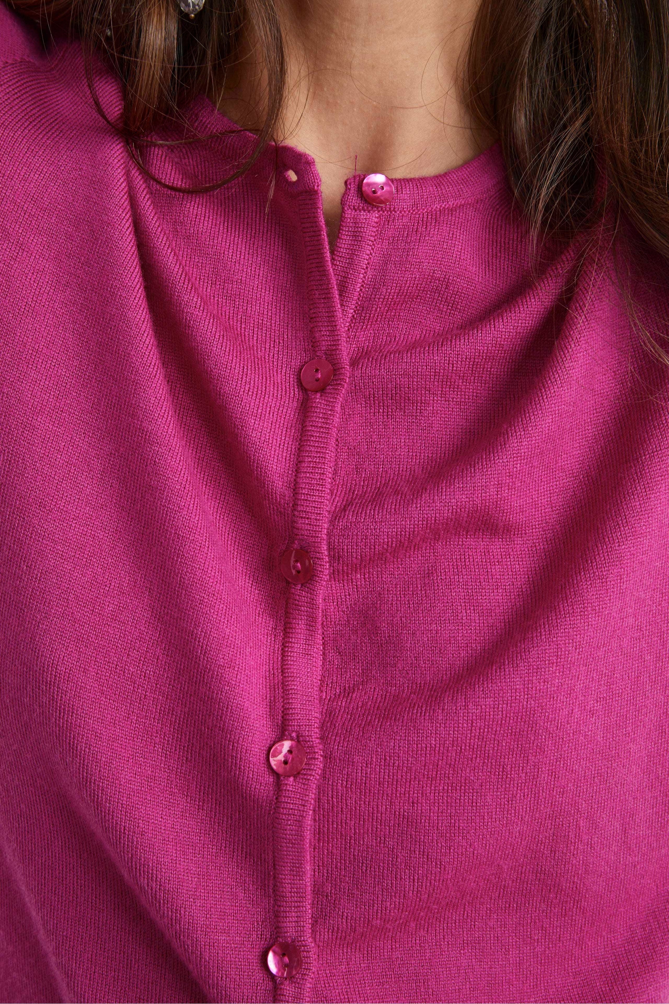 Cardigan Slim in lana merino - FUXIA