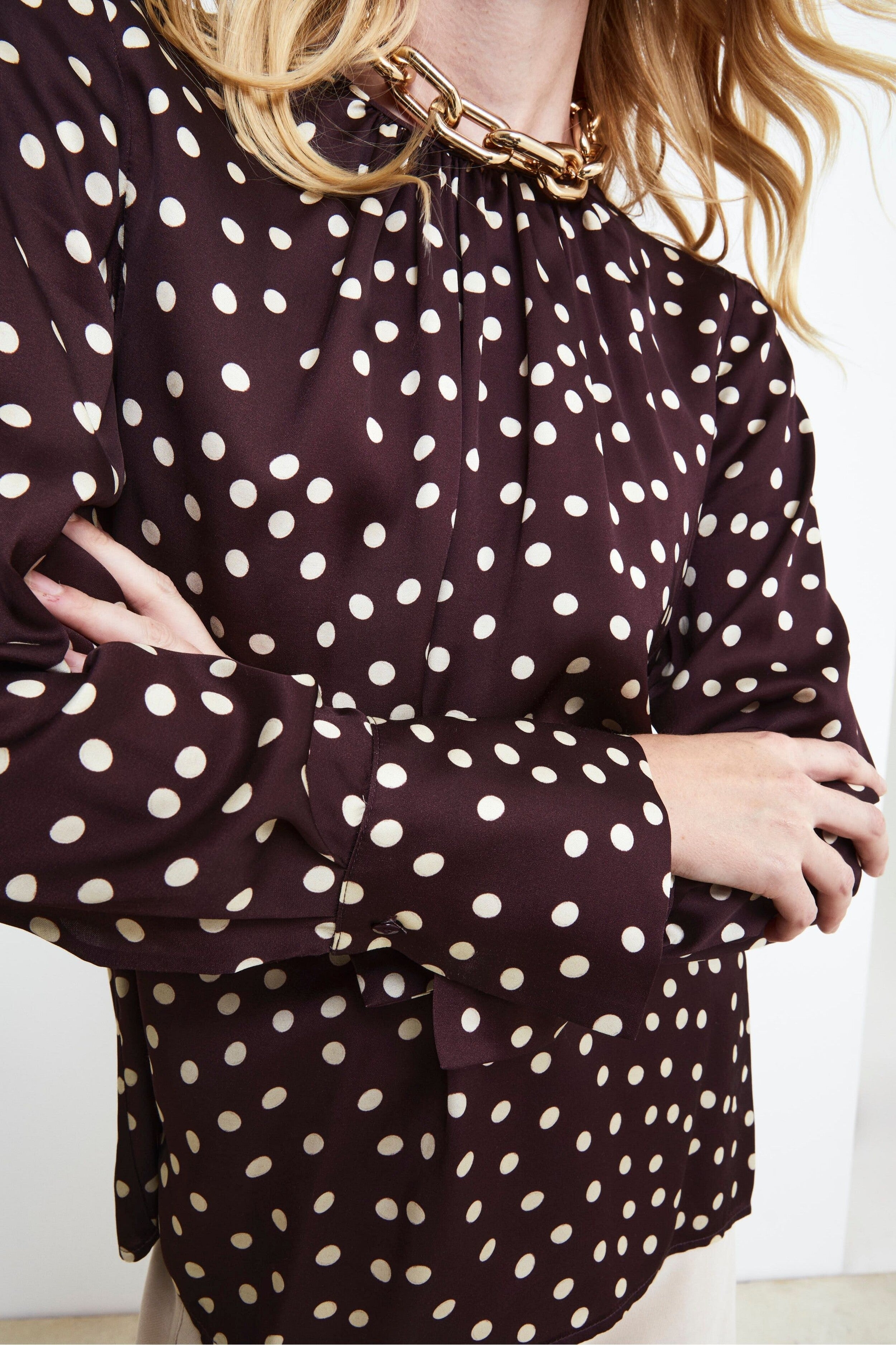 Patterned Gathered Crewneck Blouse - Burgundy pois