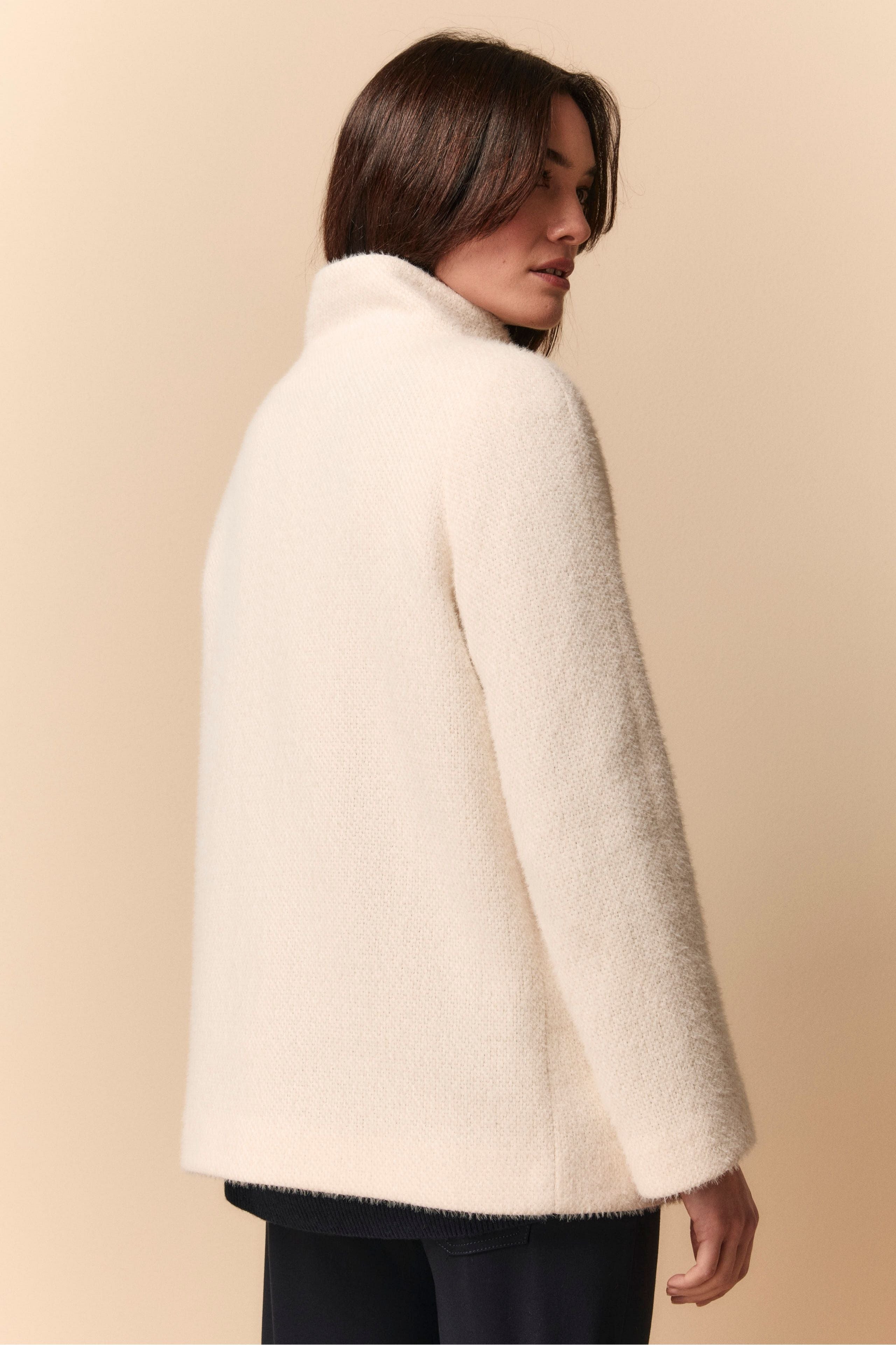 Short faux fur coat - CREAM