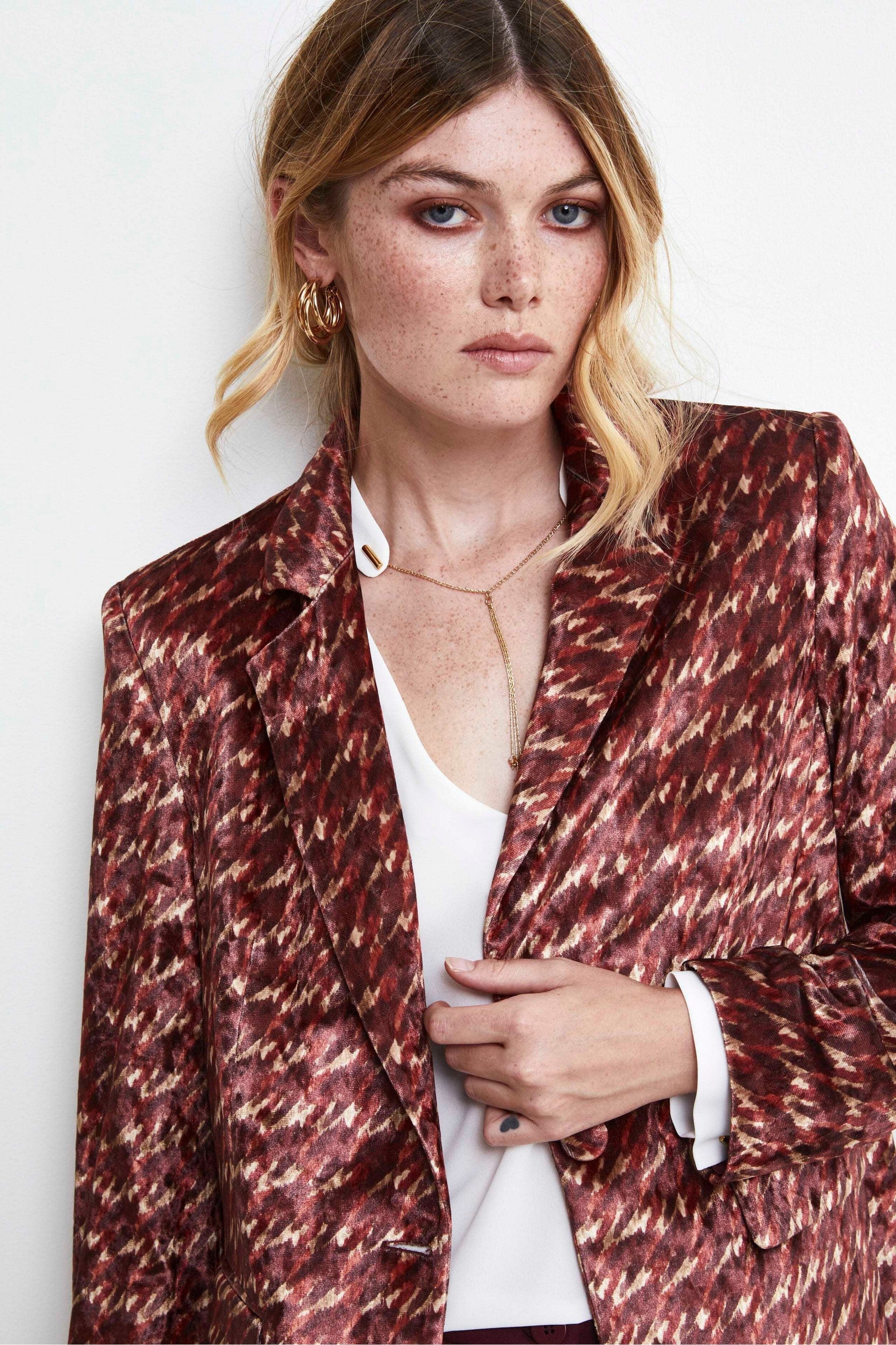 Elegant Velvet Jacket - Burgundy pattern