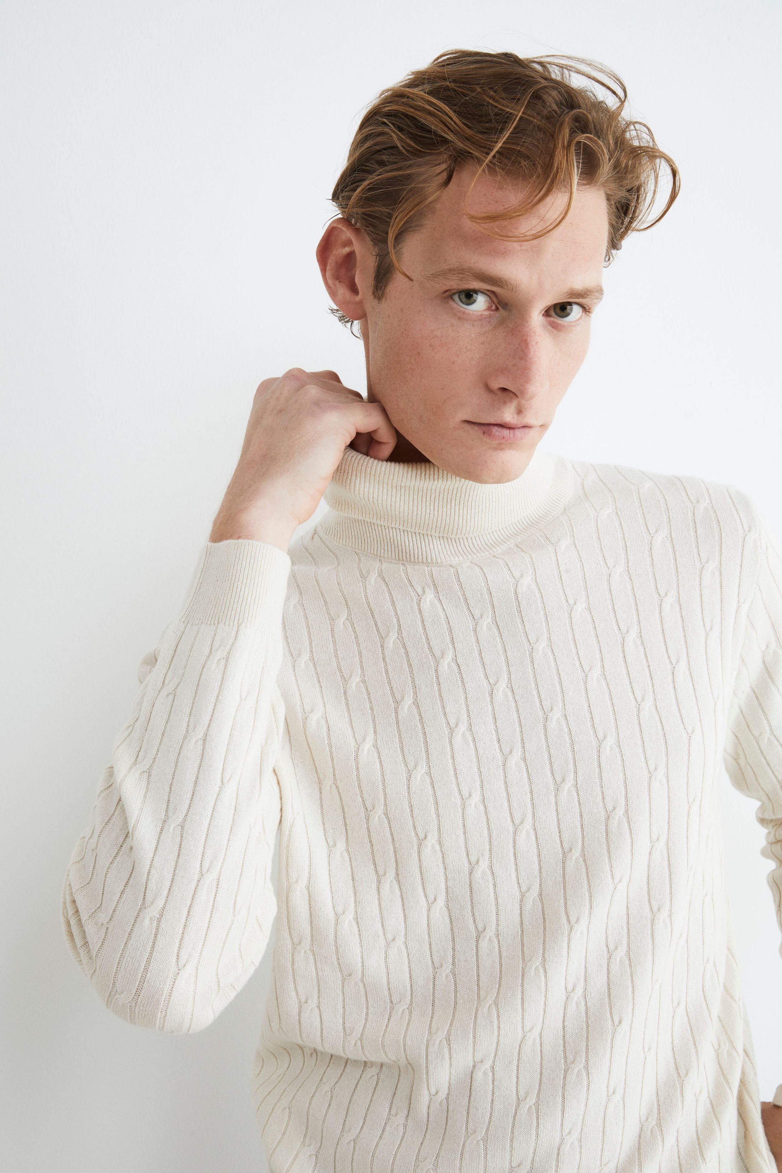 Cashmere and silk cable-knit turtleneck sweater - Cream white